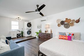 5 2 two Kings hot tub Firepit 16min to Wine Trail Nearby Pickleball Co