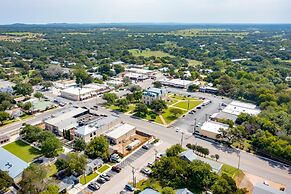 5 2 two Kings hot tub Firepit 16min to Wine Trail Nearby Pickleball Co