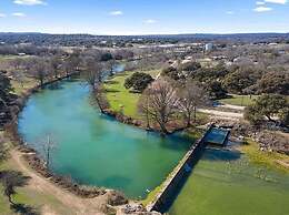 5 2 two Kings hot tub Firepit 16min to Wine Trail Nearby Pickleball Co