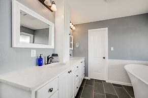 5 King 3 5b Firepit Nearby Pickleball Opens Feb 25 Lvl2 EV Charger Poo