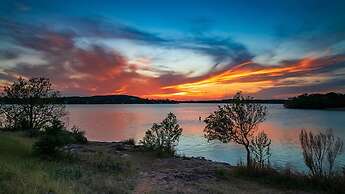 5 King 3 5b Firepit Nearby Pickleball Opens Feb 25 Lvl2 EV Charger Poo