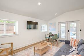 Modern 3 2 two Kings hot tub Fire pit 16min to Wine Trail Nearby Pickl