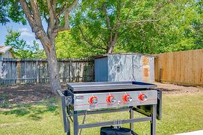 Modern 3 2 two Kings hot tub Fire pit 16min to Wine Trail Nearby Pickl