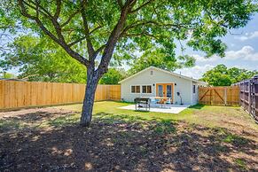 Modern 3 2 two Kings hot tub Fire pit 16min to Wine Trail Nearby Pickl