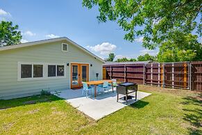 Modern 3 2 two Kings hot tub Fire pit 16min to Wine Trail Nearby Pickl