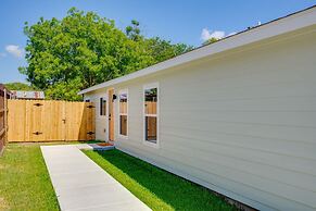 Modern 3 2 two Kings hot tub Fire pit 16min to Wine Trail Nearby Pickl