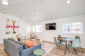 Modern 3 2 two Kings hot tub Fire pit 16min to Wine Trail Nearby Pickl