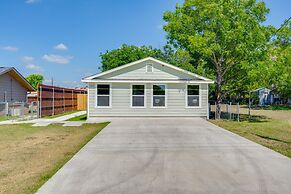 8b 4b Nearby Pool Blanco Wine Trail Town sq