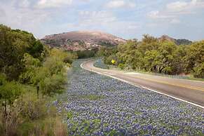 8b 4b Nearby Pool Blanco Wine Trail Town sq