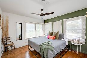 8b 4b Nearby Pool Blanco Wine Trail Town sq