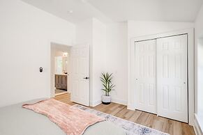 8b 4b Nearby Pool Blanco Wine Trail Town sq