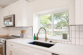 8b 4b Nearby Pool Blanco Wine Trail Town sq