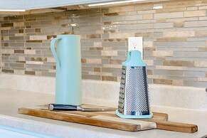 8b 4b Nearby Pool Blanco Wine Trail Town sq