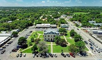 8b 4b Nearby Pool Blanco Wine Trail Town sq