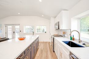 8b 4b Nearby Pool Blanco Wine Trail Town sq