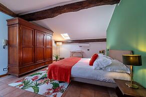 Lakefront Retreat by Wonderful Italy