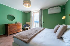 Lakefront Retreat by Wonderful Italy