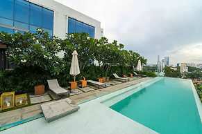 Serenity Sky Suites in Distrist 3