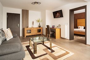 Hotel Vier Jahreszeiten direkt an den Kliniken und Therme Bad Krozinge