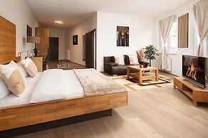 Hotel Vier Jahreszeiten direkt an den Kliniken und Therme Bad Krozinge