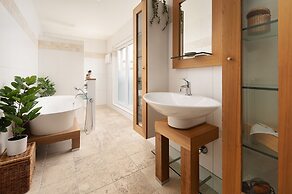 Hotel Vier Jahreszeiten direkt an den Kliniken und Therme Bad Krozinge