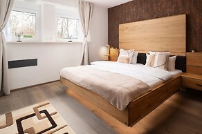 Hotel Vier Jahreszeiten direkt an den Kliniken und Therme Bad Krozinge