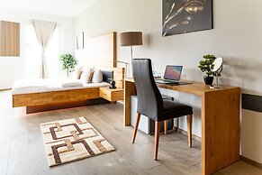 Hotel Vier Jahreszeiten direkt an den Kliniken und Therme Bad Krozinge