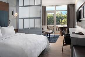 Ada Hotel