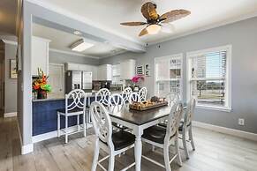 Bama Barefoot Beach House- Near Beach Pool