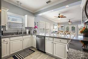 Bama Barefoot Beach House- Near Beach Pool