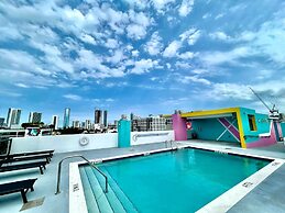 1BR Condo wRooftop Pool at Wynwood