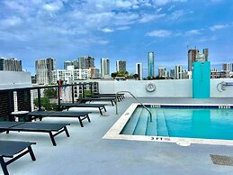 1BR Condo wRooftop Pool at Wynwood