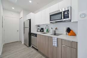 1BR Condo wRooftop Pool at Wynwood