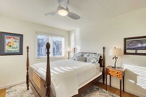 Pacific Breeze Ocean Views, Steps to Cannon Beach, Airy Coastal Retrea