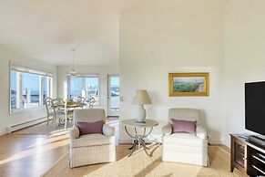 Pacific Breeze Ocean Views, Steps to Cannon Beach, Airy Coastal Retrea