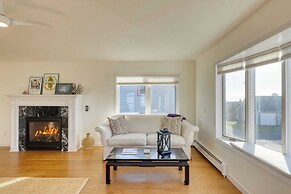 Pacific Breeze Ocean Views, Steps to Cannon Beach, Airy Coastal Retrea