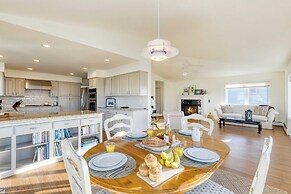 Pacific Breeze Ocean Views, Steps to Cannon Beach, Airy Coastal Retrea