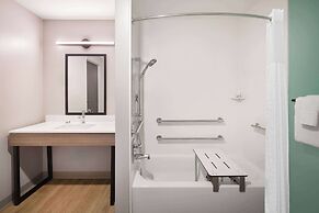 Echo Suites Richmond West