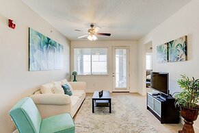 Modern Cozy 2BR Apt With Pool and Hot Tub