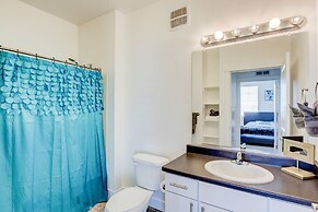 Modern Cozy 2BR Apt With Pool and Hot Tub