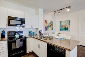 Modern Cozy 2BR Apt With Pool and Hot Tub