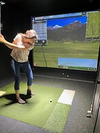 Modern Cozy 2BR Apt With Pool and Hot Tub