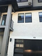 Deluxe Townhouse w/2 car Garage, Work or Family!