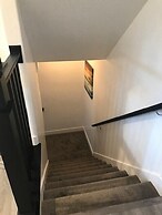 Deluxe Townhouse w/2 car Garage, Work or Family!