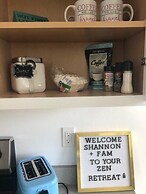 Deluxe Townhouse w/2 car Garage, Work or Family!