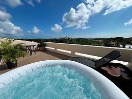 Studio 55 Private HotTube