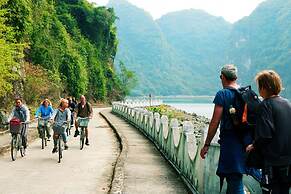 Verdure Lotus Classic Cruise on Lan Ha Bay