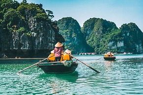 Verdure Lotus Classic Cruise on Lan Ha Bay
