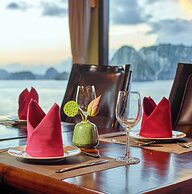 Verdure Lotus Classic Cruise on Lan Ha Bay