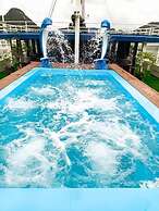 Verdure Lotus Classic Cruise on Lan Ha Bay